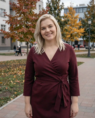 Viktoriia, 33-year-old Ukrainian woman from Kharkiv with platinum hair in a city park
